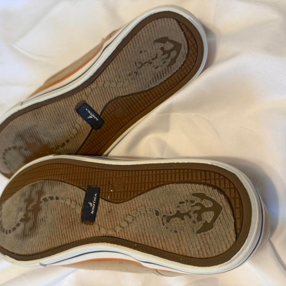 Women's size 5 nautica tan canvas boat shoes - Picture 7 of 7